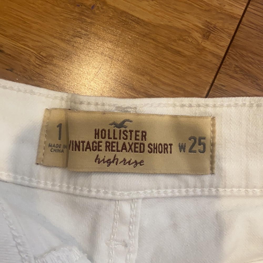 WHITE HOLLISTER HIGH RISE SHORTS - Picture 3 of 4